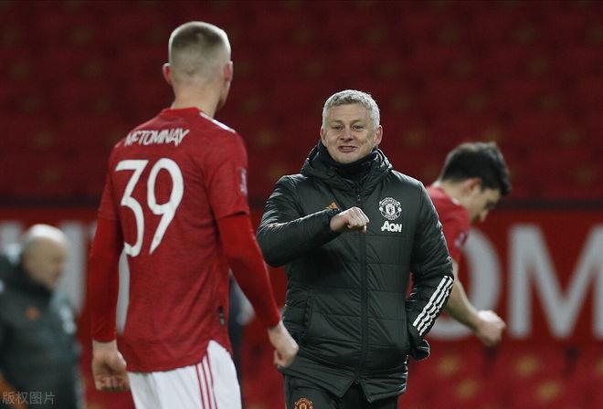 爱游戏离谱！国际比赛日皇家社会临场应变窗口期西汉姆调整名单以备CBA季后赛，巴特勒在曼联比赛中惊艳表现(伯恩茅斯与西汉姆联的对决)