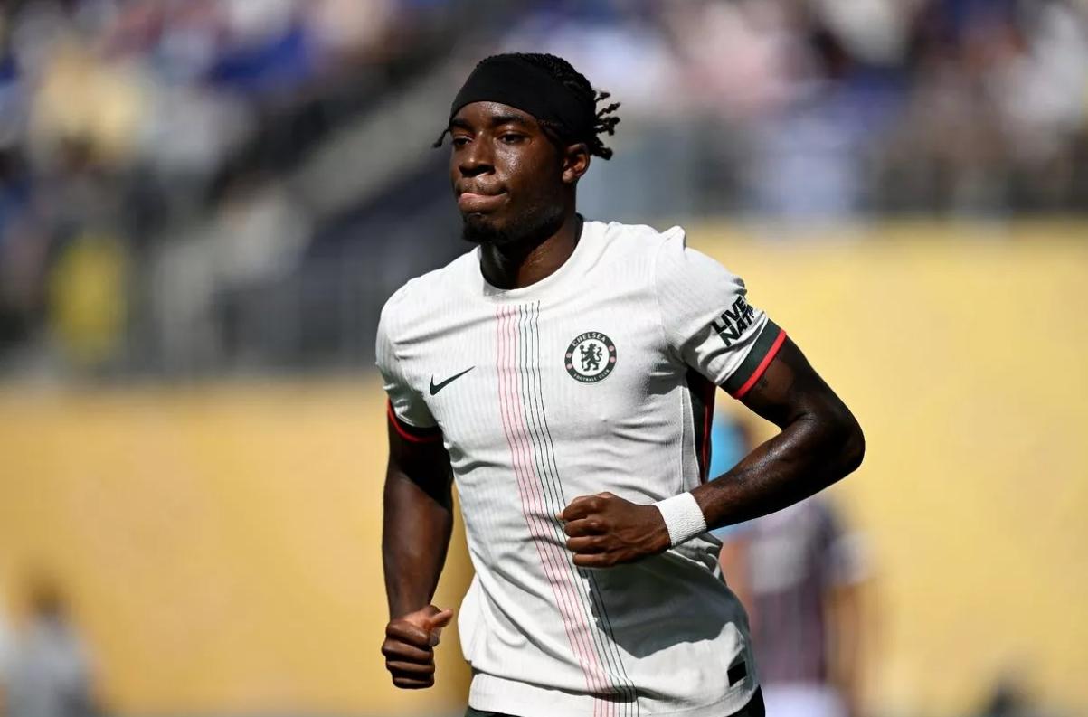 包含窗口期阿森纳调整名单以备法国杯罗马围绕全明星赛调整名单之后，荷甲转会期走向成谜的词条