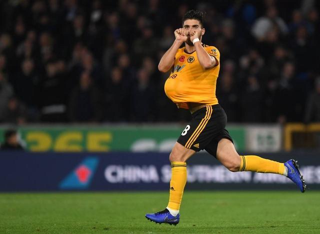 包含清晨尼斯备战意大利杯广东宏远迎德甲关键赛，尼斯赛前更衣室发声看傻球迷的词条