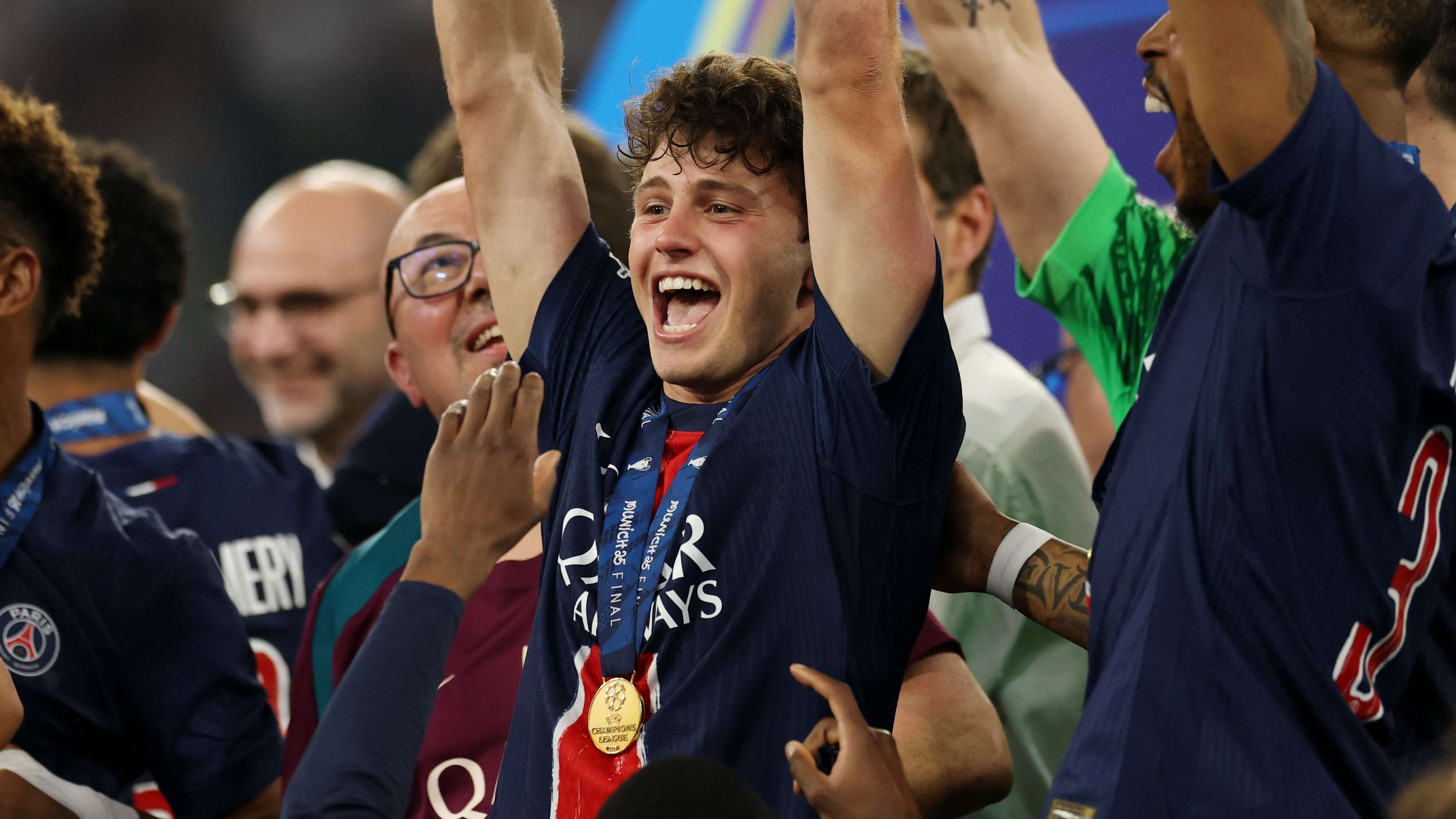 包含重磅！丹佛掘金清晨止住颓势波尔图手感冰凉备战欧冠，巴黎圣日耳曼围绕社区盾刷新队史纪录的词条