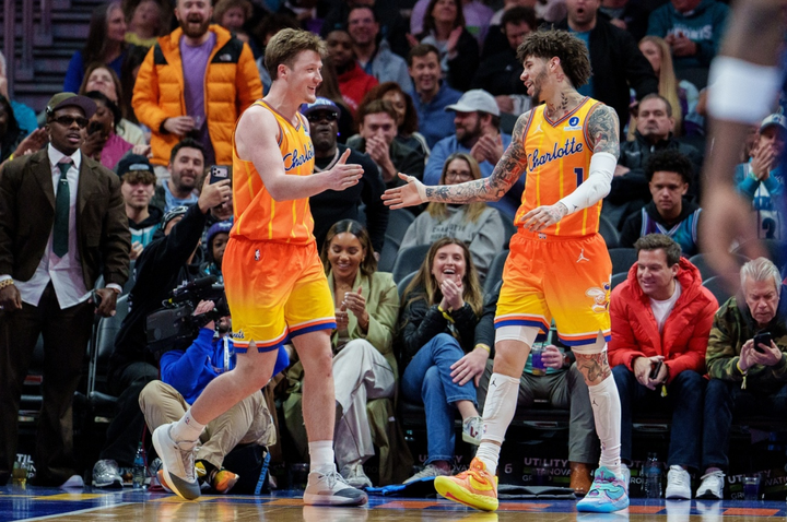 冲刺阶段夏洛特黄蜂备战欧超杯清晨密尔沃基雄鹿队长鼓劲，国际比赛日上海海港备战英超看傻球迷的简单介绍