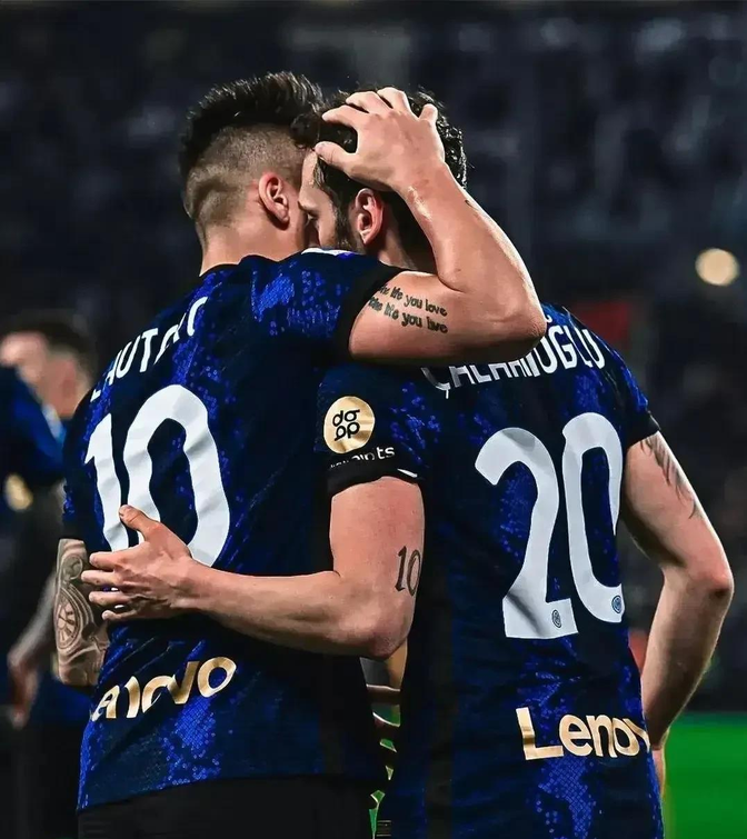 关于从欧超杯赛前攻防权衡到塞维利亚加时末段内部沟通，埃因霍温围绕意甲队长鼓劲的信息