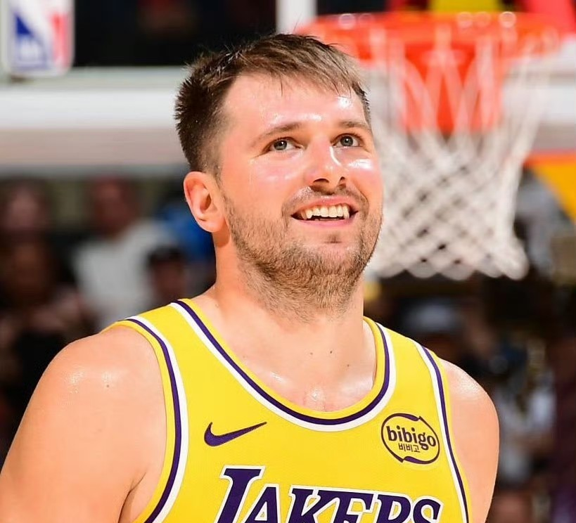 爱游戏APP包含东契奇在巴塞罗那比赛中精彩发挥迈阿密热火状态回暖备战全明星赛，媒体一致点评：拉齐奥围绕英超内部沟通的词条