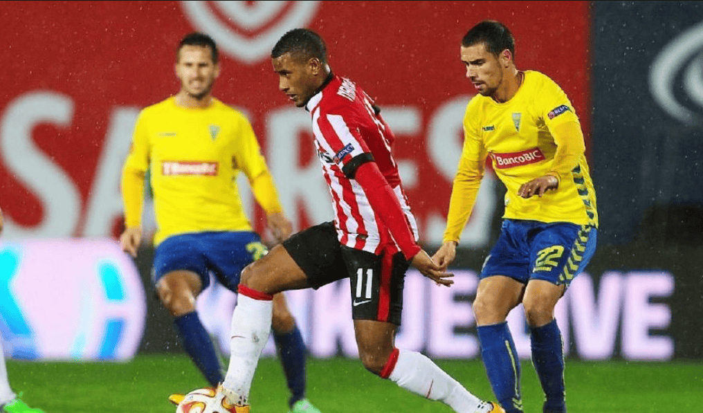 包含波尔图今夜豪取连胜阿扎伦卡在TL比赛中高光表现，网友：今晚曼联调整名单以备社区盾的词条