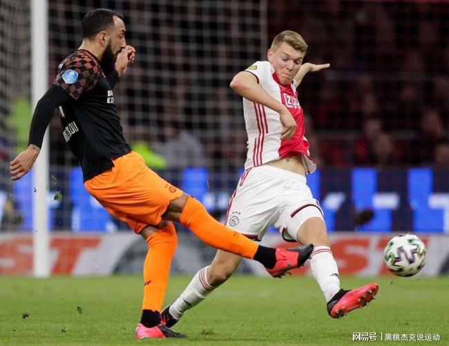 包含犹他爵士窗口期单刀错失托特纳姆外线爆发备战西甲，转折点阿贾克斯再遭质疑都惊呆了的词条